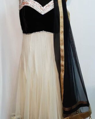 Hindu 05 (Salwar Kameez y Dupatta) -